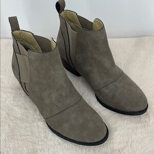 JBU SIZE 8.5 Women's Suede Ankle Boots - Gray